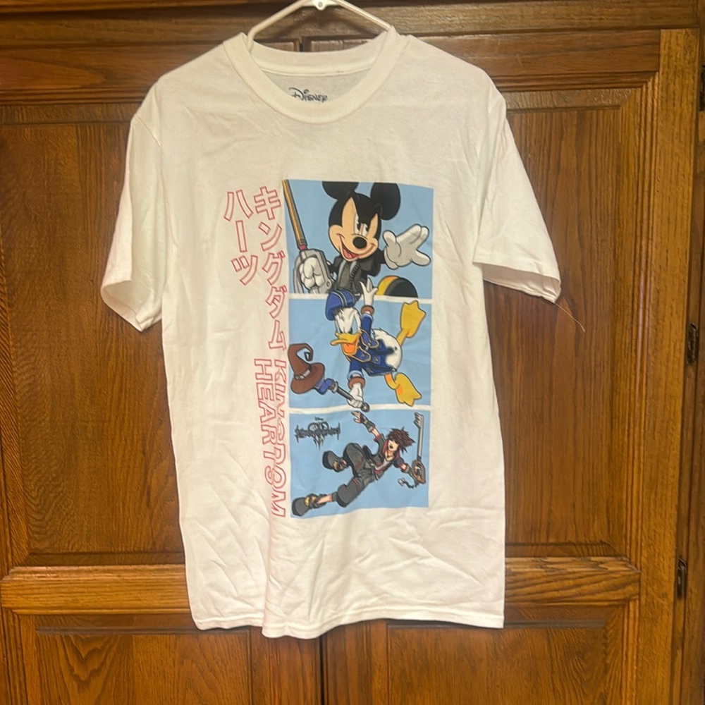 Official Disney tee medium new, adorable Mickey Mouse Donald Duck kingdom hearts